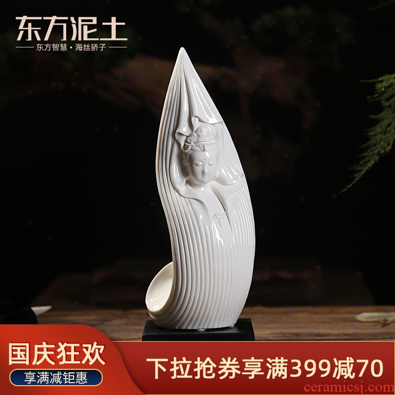 The east mud dehua white porcelain porcelain carving art creative ceramic craft gifts zen study home furnishing articles