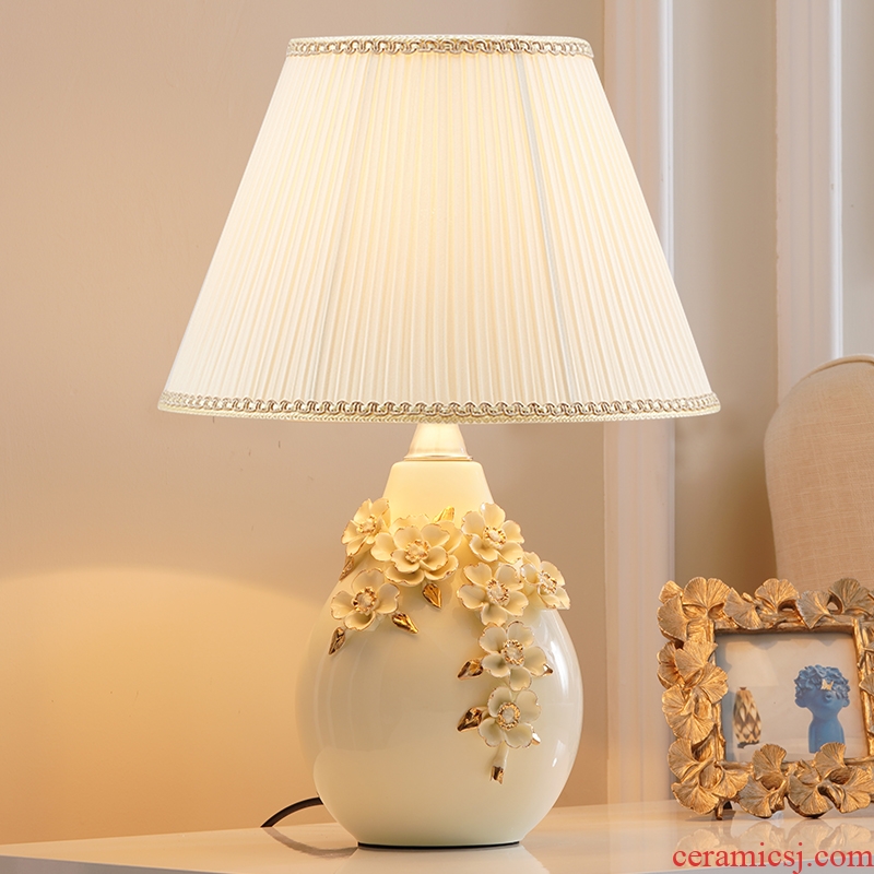 Bedside table lamp artical contracted sitting room warm warm light decoration creative fashion marriage room bedroom ceramic lamp