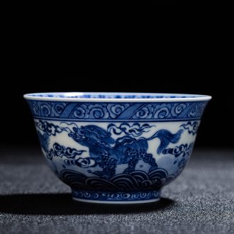 Jingdezhen ceramic masters cup hand - made sample tea cup individual cup of kung fu tea heavy industry small bowl of blue and white porcelain cup