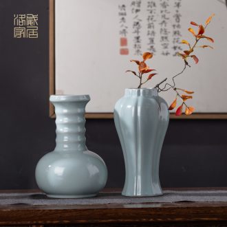 Your up with azure glaze floret bottle of jingdezhen Chinese antique household ceramics decoration creative porcelain bottle furnishing articles