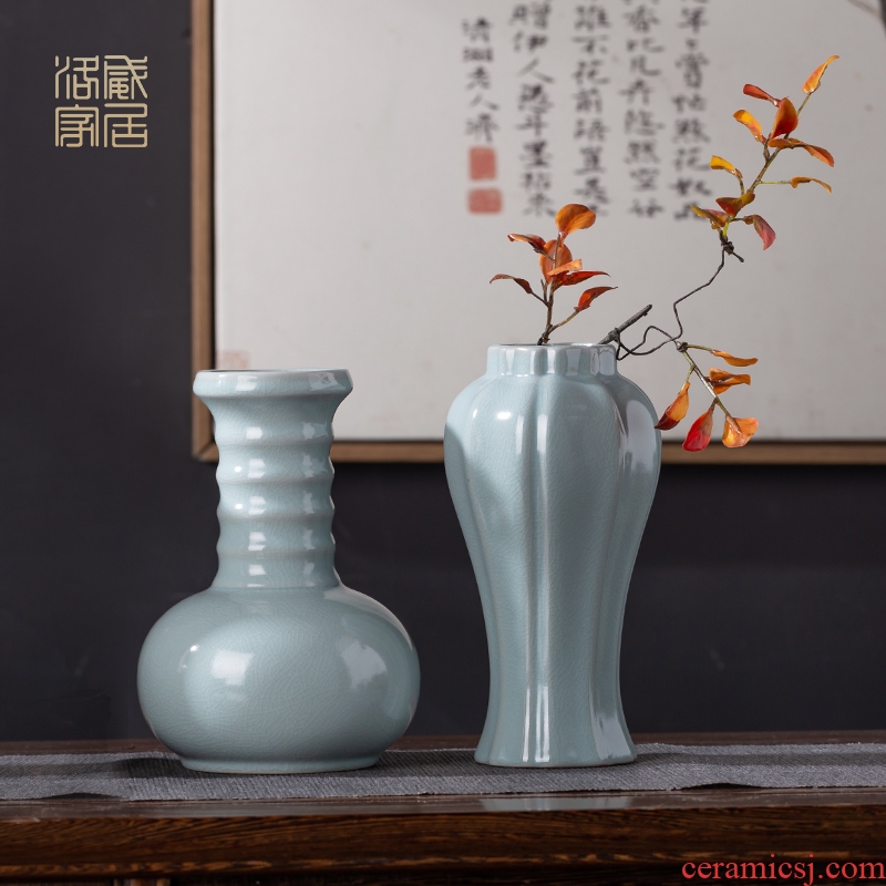 Your up with azure glaze floret bottle of jingdezhen Chinese antique household ceramics decoration creative porcelain bottle furnishing articles