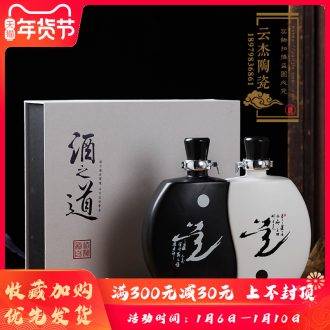 Jingdezhen ceramic bottle is empty bottles of 1 kg pack black and white wine wine jar sealing liquor bottles customize a kilo