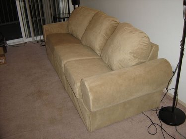 375_couch5.jpg