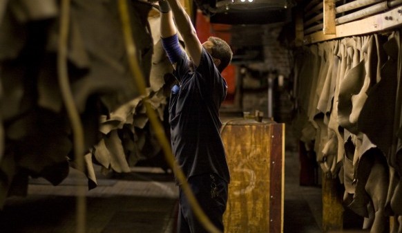 Horween-Leather_34-582x388