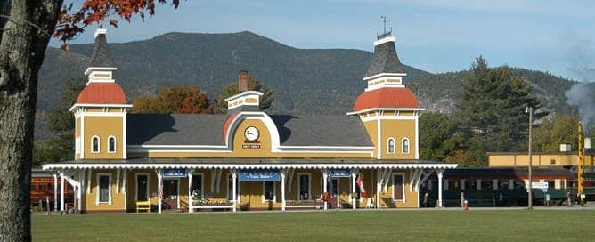 Excursion Trains in New Hampshire - Conway Scenic Railroad Depot