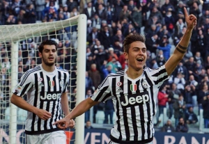 Paulo Dybala (d), de la Juventus.