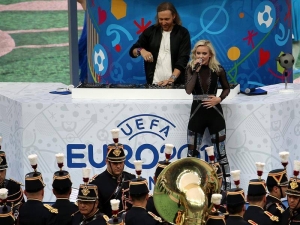 David Guetta y Zara Larsson.