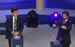 Maradona (i) y Aimar.