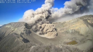 Actividad del Volcán Turrialba hoy sábado 4 de enero 2016. Cortesía RSN