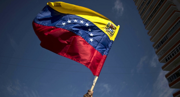 Oposición venezolana suma 4 de 23 gobernaciones y el chavismo llama a la reflexión