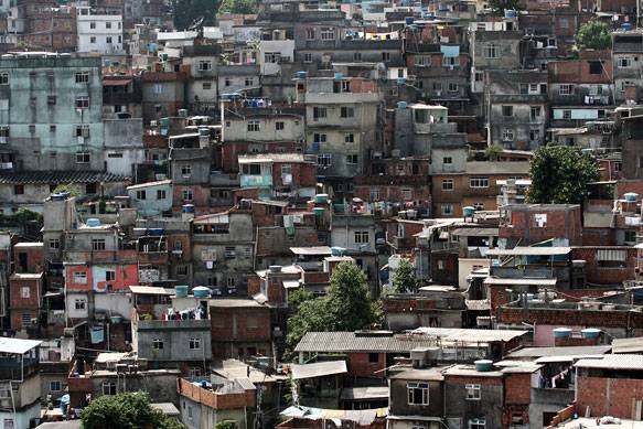 Pobreza extrema vuelve a crecer en Brasil y desafía al próximo presidente