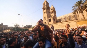 Catolicos coptos protestan contra el terrorismo en las afueras de la Catedral de San Marcos, El Cairo. EFE