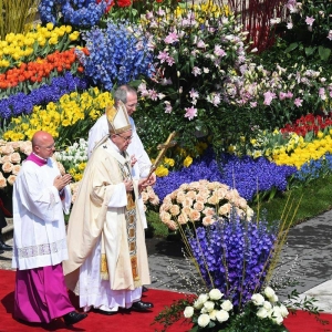 Celebración del Domingo de Pascua en la Plaza de San Pedro. EFE