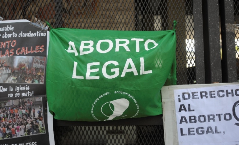 La criminalización del aborto: una opción política inmoral y antijurídica