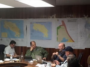 El Presidente Luis Guillermo Solís en la Comisión Nacional de Emergencias. Cortesía CP