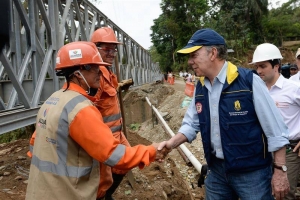 El presidente de Colombia, Juan Manuel Santos, visita zona de tragedia en Mocoa. EFE