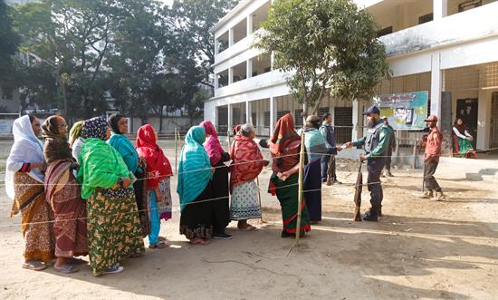Bangladesh votó hoy a sus gobernantes en jornada en la que hubo 19 muertos