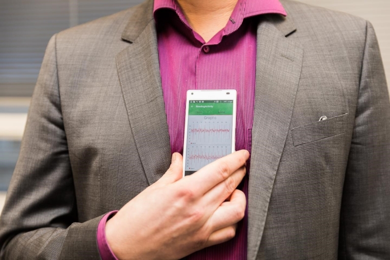 Nueva ‘app’ para móviles para detectar fibrilación auricular y previene riesgo de ictus