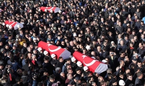 Funeral de policías muertos en atentado terrorista en Estambul, Turquía. EFE