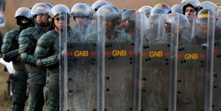 Maduro considera a las Fuerzas Armadas la «columna vertebral» de Venezuela