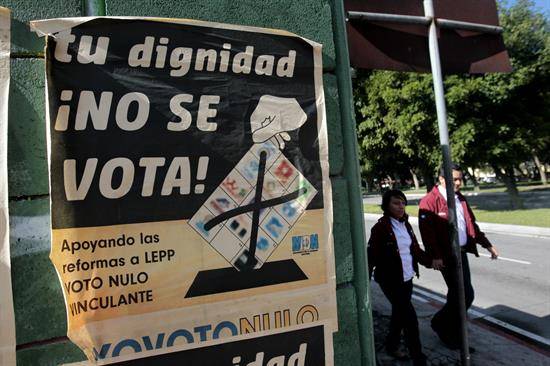 Guatemaltecos eligen nuevo presidente entre excomediante y exprimera dama