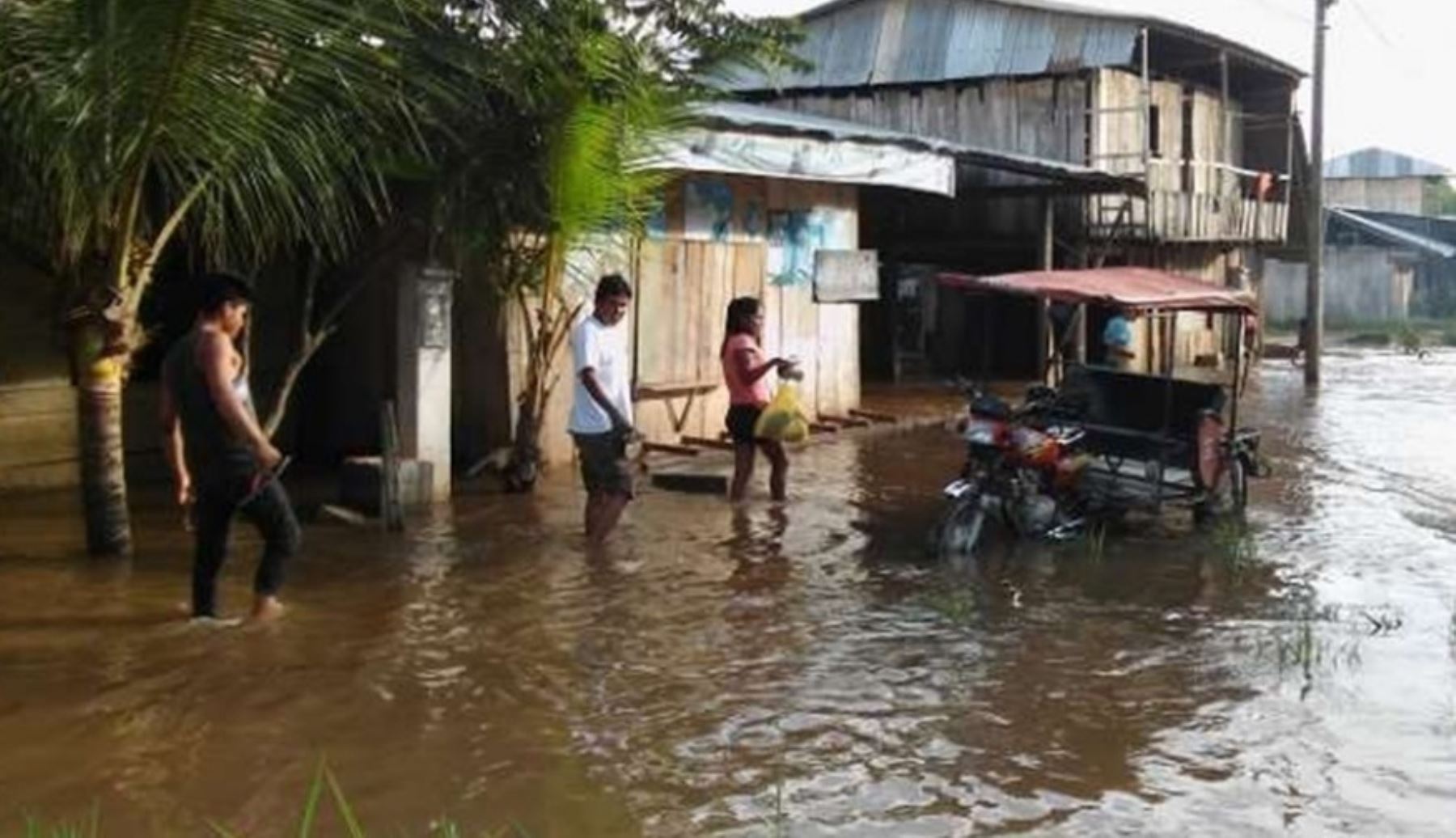 Provincia inundada de Perú logra récord de lluvia de 166,8 litros en 4