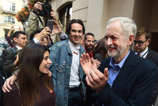 La militancia laborista apoya la reelección del líder izquierdista Jeremy Corbyn