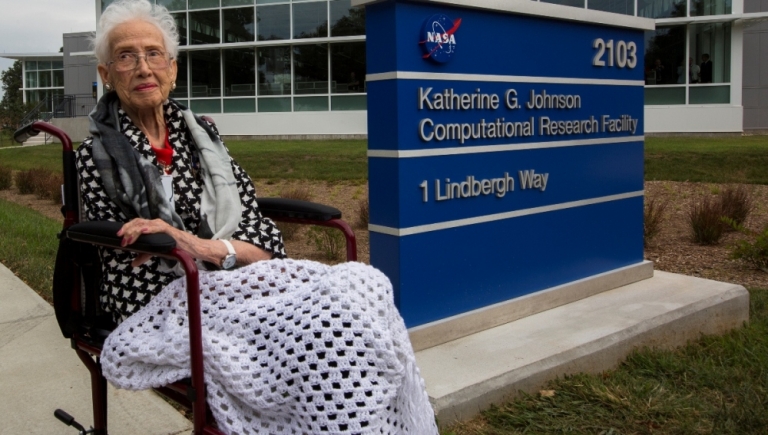 Johnson, la mujer que ayudó a llevar al hombre a la Luna, cumple cien años