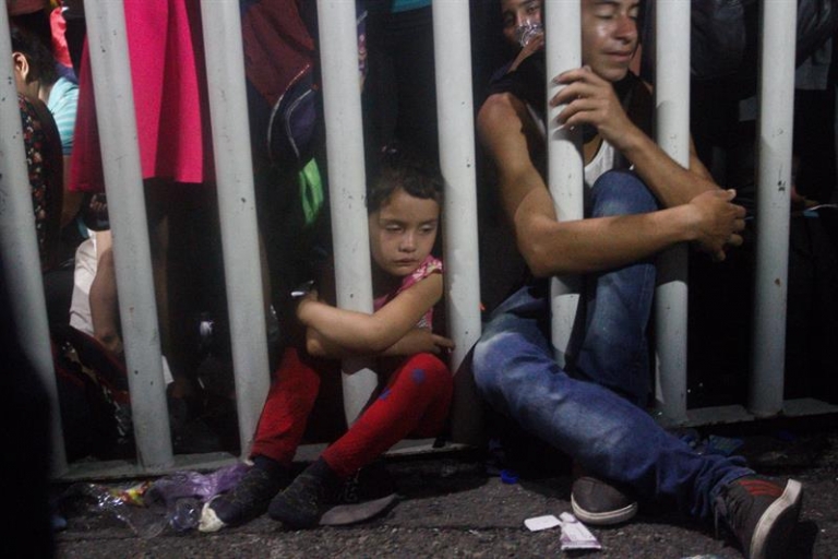 México busca encauzar desafío de caravana de migrantes hondureños