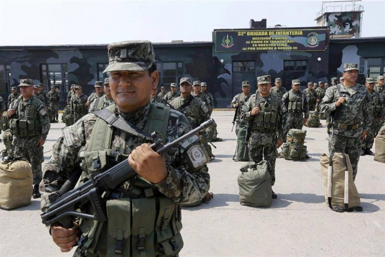 Militantes atacan convoy militar en Perú