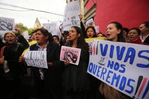 Mujeres protestan en Bolivia por feminicidios. EFE
