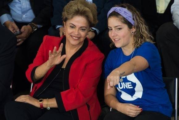 Dilma recibe el apoyo de movimientos sociales