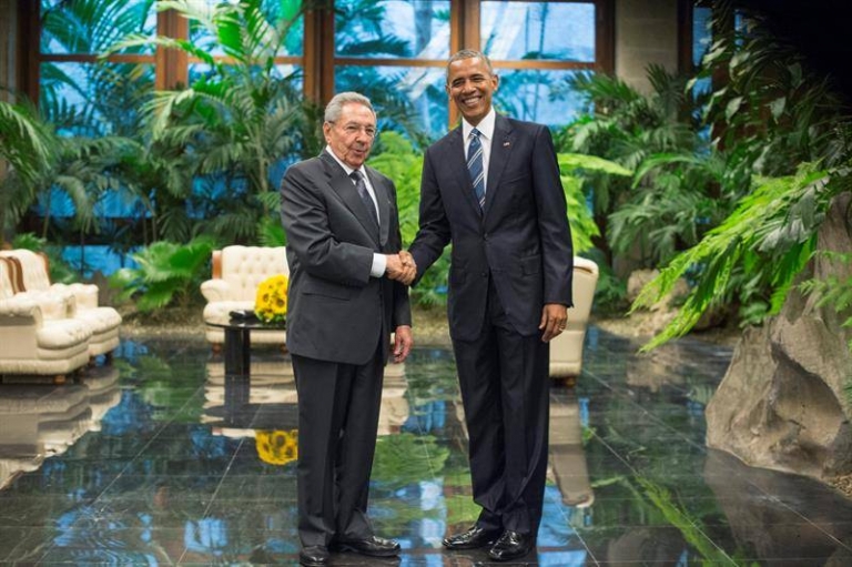 Raúl Castro recibe a Barack Obama para reunión oficial en Cuba