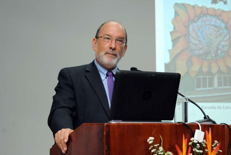 UCR empodera a las mujeres mediante la educación científica