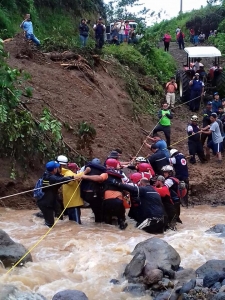 Rescate durante la emergencia en la Zona Norte. Cortesía CP