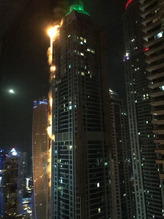 Sin víctimas y controlado incendio en la torre ‘La Antorcha’ en Dubái