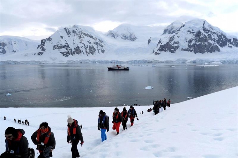 Líderes científicas llegan a base Brown, primer paso en continente antártico