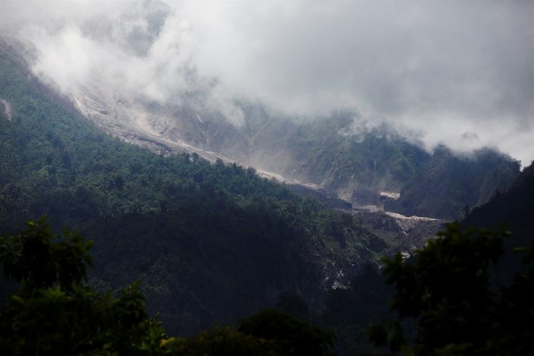 Lahar y lluvias amenazan comunidades cercanas al Volcán de Fuego de Guatemala