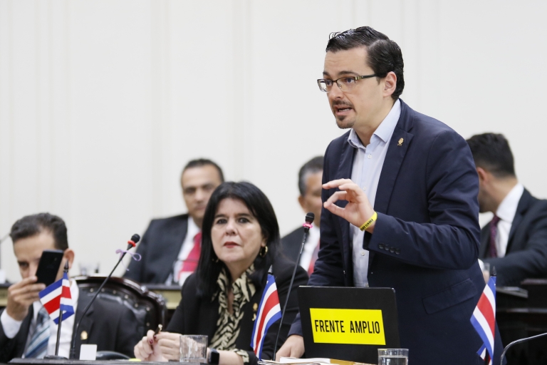 Frente Amplio exige al BCCR actuar contra comisiones infladas por compras con tarjeta