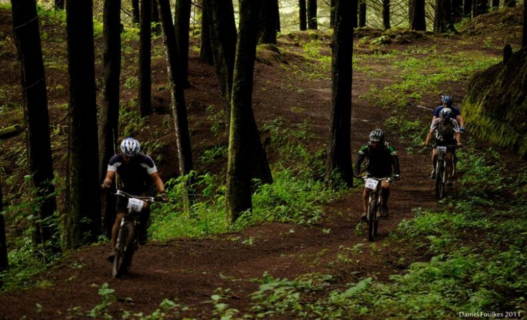 Ciclistas disfrutarán de noche fluorescente para practicar su deporte