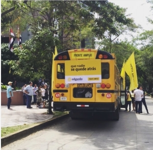 Bus de los indignados Foto tomada del Instagram de Edgardo Araya
