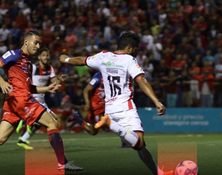Alajuelense sacó un valioso empate con gol en su visita a San Carlos