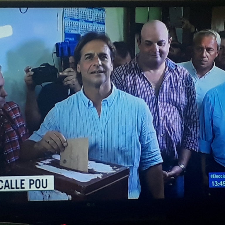 Candidato opositor uruguayo dice que próximo Gobierno será un «acuerdo multicolor»