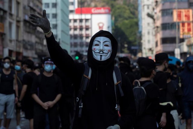 Los manifestantes de Hong Kong desafían de nuevo la ley que prohíbe llevar  cubierto el rostro | Diario Digital Nuestro País