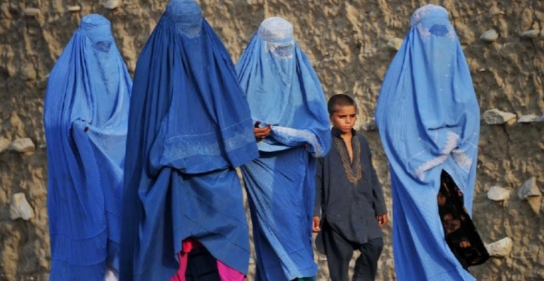 La UE condena las nuevas restricciones a los derechos de las mujeres en Afganistán