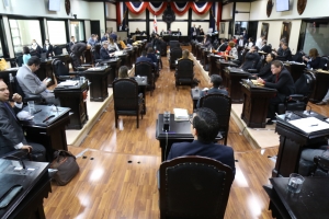 Diputados acuerdan celebrar días feriados los lunes en ...