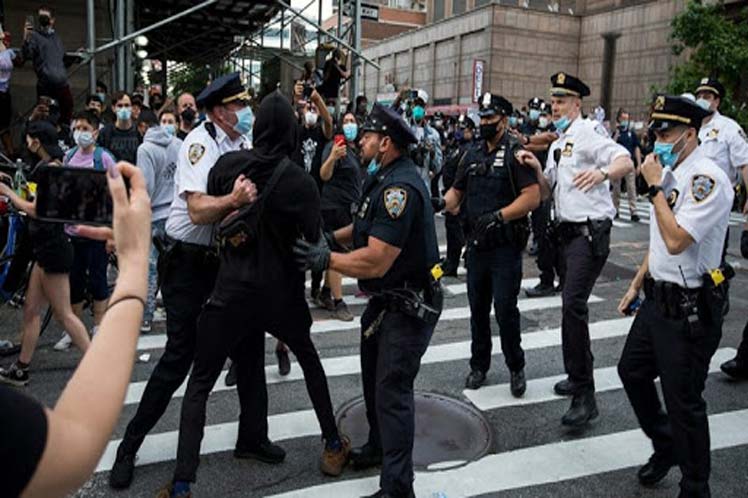 EEUU: periodistas también blanco de la policía durante protestas