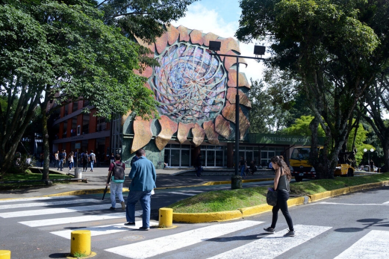 La Universidad de Costa Rica es humanista, integral y hace investigación de impacto nacional