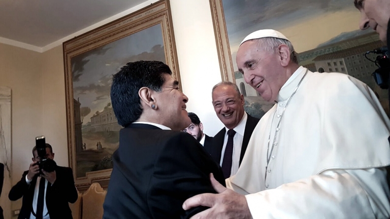 Francisco recordó «con afecto» sus encuentros con Maradona