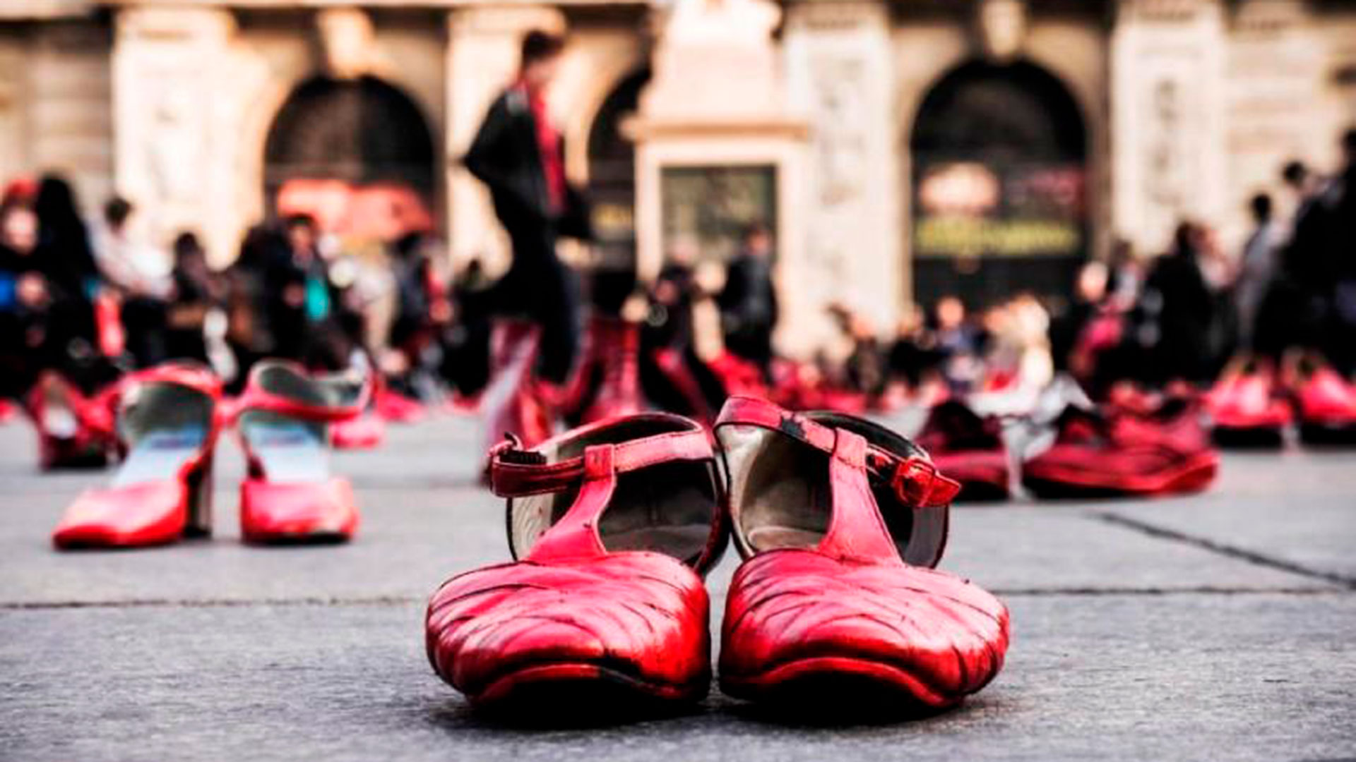 Shoes day. Болгарский танец обувь. Танцевальные сапоги. Танцевальные тапочки. Танцевальная обувь декаданс.